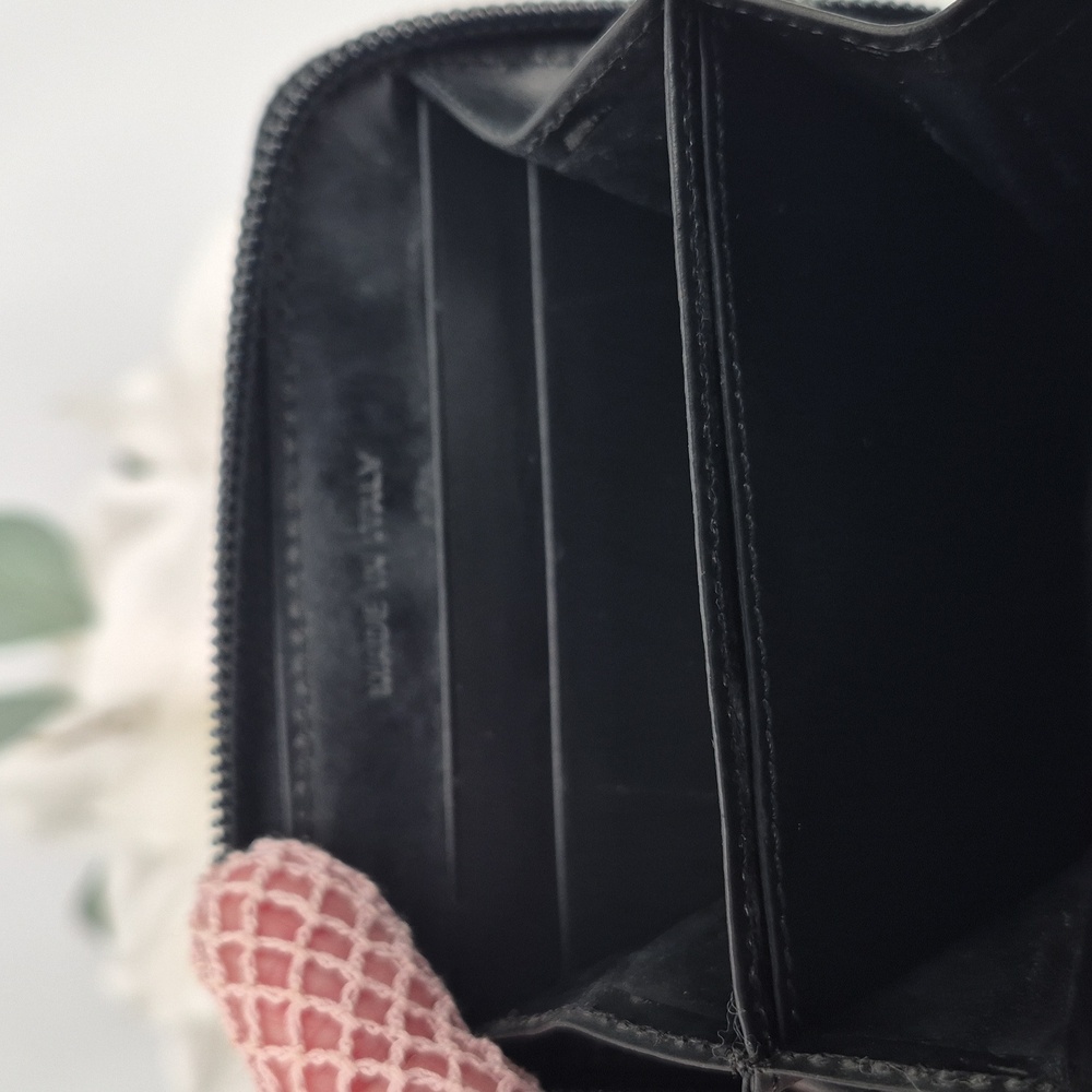 Authentic MINT CONDITION PRADA Black Zip-Around Wallet - Picture 9 of 11